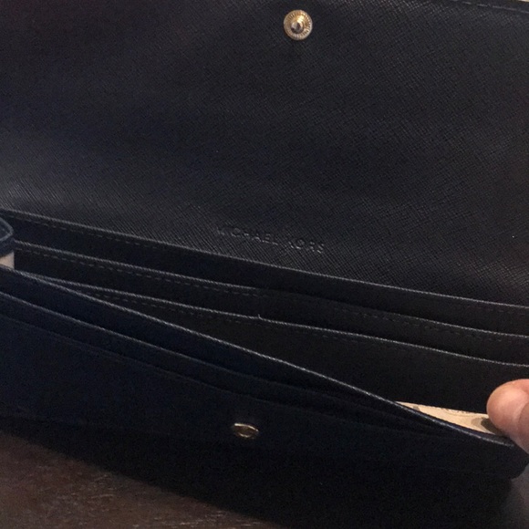 Michael Kors navy wallet - Picture 3 of 3